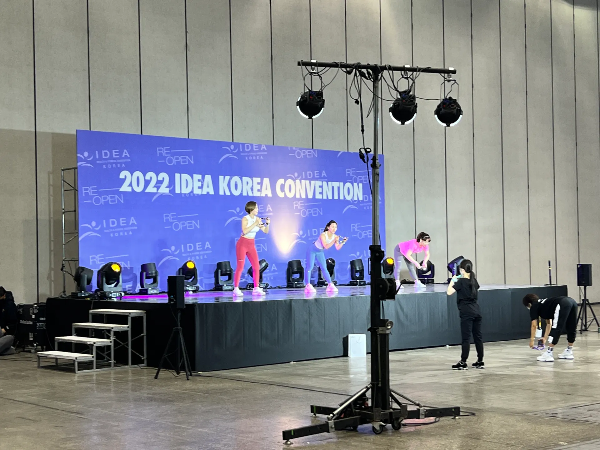 행사무대렌탈 킨텍스 줌바댄스 무대 시공 사례