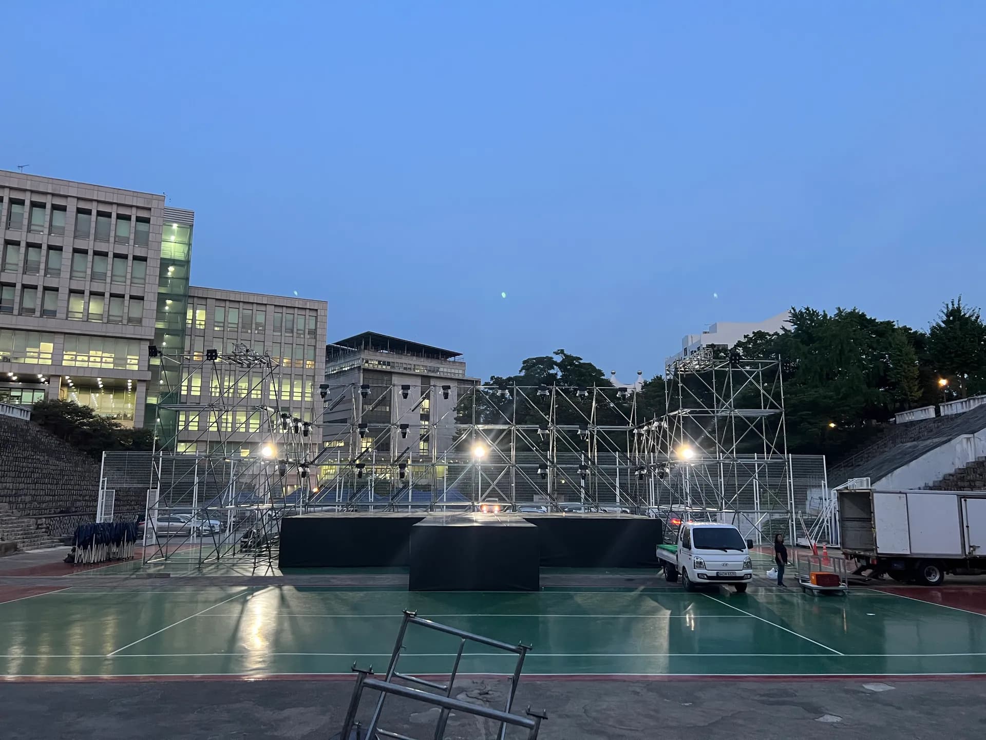 트러스/레이어 대여 경희대학교 축제 시공 사례